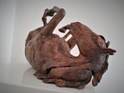 Joie de vivre-levenslustig is een rollend paard van brons | bronzen beelden en tuinbeelden, figurative bronze sculptures van Jeanette Jansen |